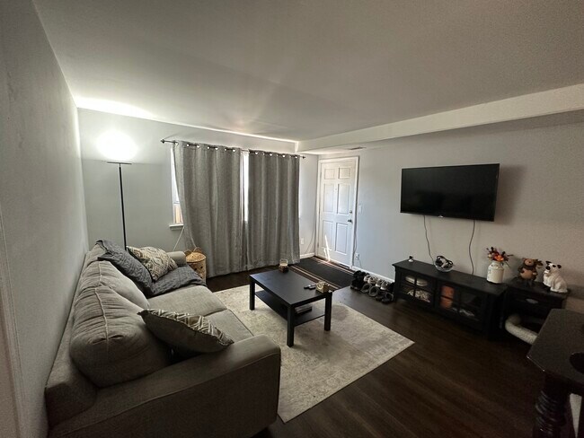 281 College Dr, Unit 281 in Edison, NJ - Building Photo - Building Photo
