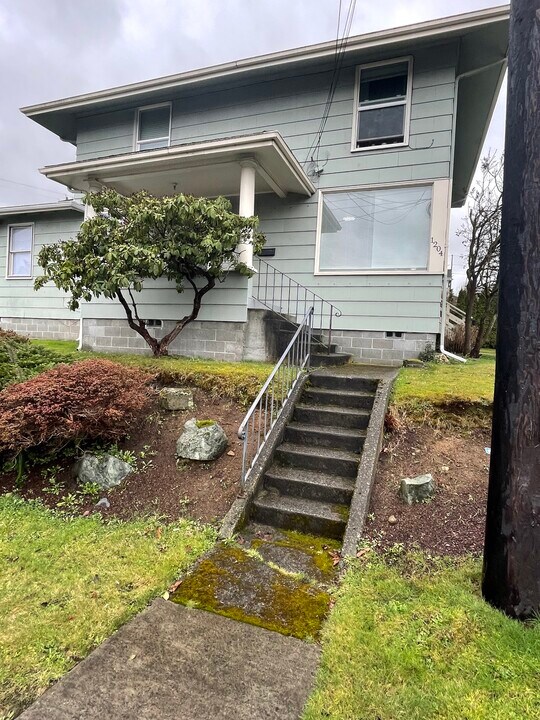 1204 Pacific Ave in Everett, WA - Building Photo