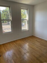 62 Middle Neck Rd-Unit -2Rear in Great Neck, NY - Building Photo - Building Photo