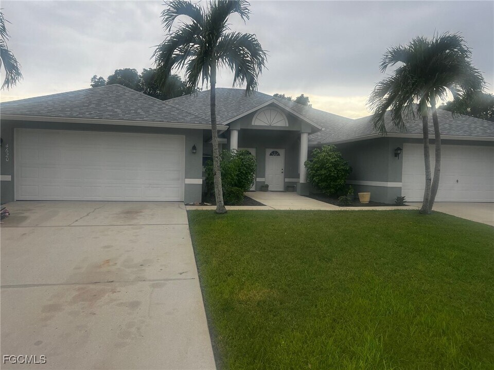4620 SW 7th Pl in Cape Coral, FL - Building Photo