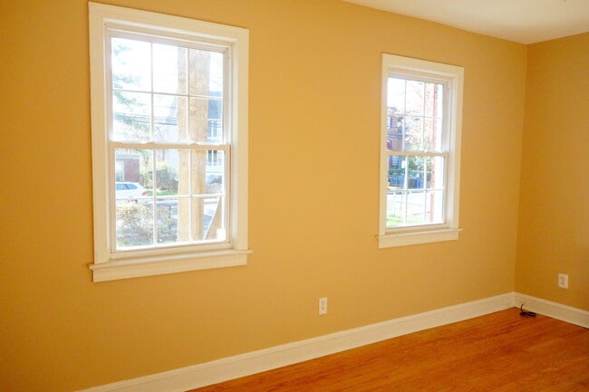 8413 Flower Ave in Takoma Park, MD - Foto de edificio - Building Photo