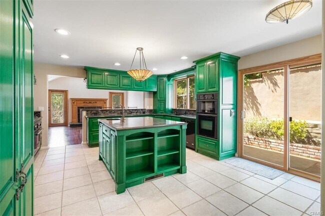 9824 Baden Ave in Los Angeles, CA - Building Photo - Building Photo