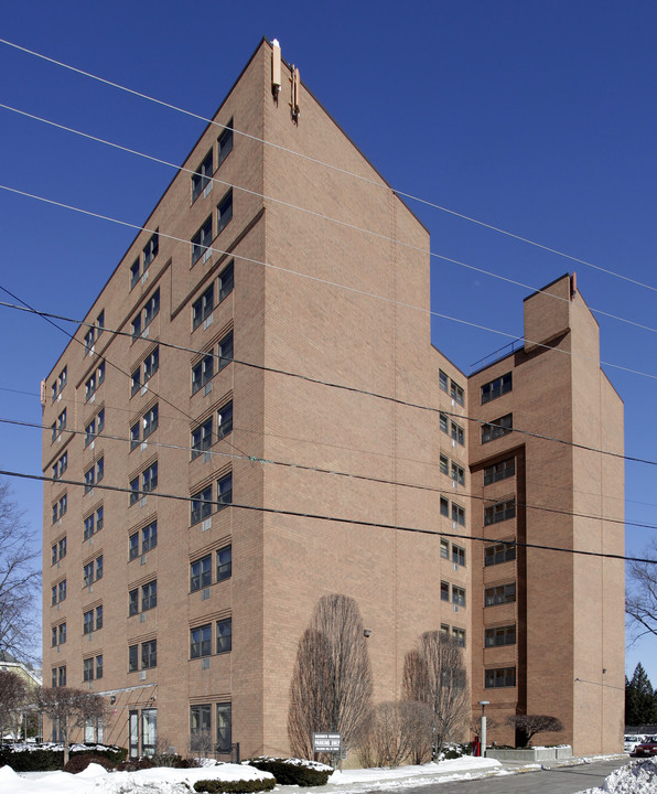 Park West Apartments in Providence, RI - Foto de edificio