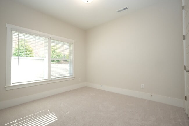 property at 1405 Kenilworth Ave