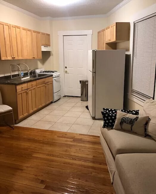 27 Forest St, Unit 1