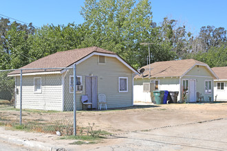 773 S Camelia Ave in Farmersville, CA - Building Photo - Building Photo