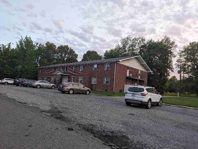 305 Molloy Ct