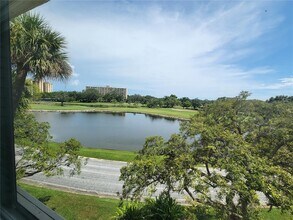 2615 Cove Cay Dr in Clearwater, FL - Building Photo - Building Photo