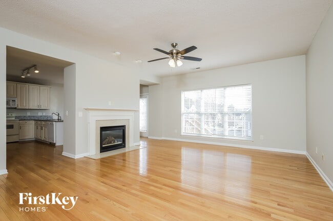 1305 Camden Pl Ct in Winston-Salem, NC - Foto de edificio - Building Photo