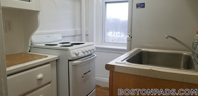 1175 Boylston St