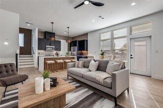 723 W 10th St in Dallas, TX - Building Photo - Building Photo