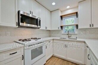 741 Cottage Ct in Mountain View, CA - Building Photo - Building Photo