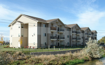 Vineyard Suites At Indian Creek in Caldwell, ID - Foto de edificio - Building Photo