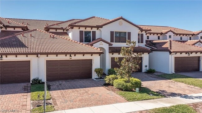 7972 Bristol Cir in Naples, FL - Foto de edificio - Building Photo