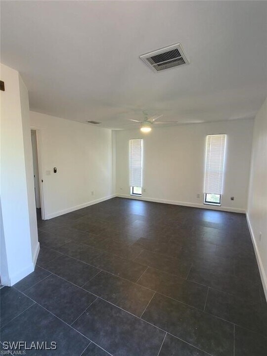 18200 Phlox Dr in Ft. Myers, FL - Building Photo