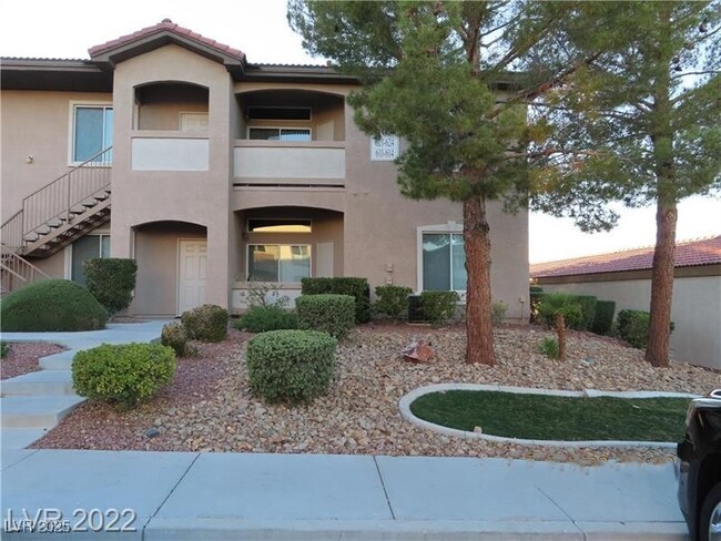 2305 W Horizon Ridge Pkwy in Henderson, NV - Foto de edificio - Building Photo