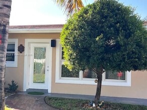 4281 NE 13th Ave in Pompano Beach, FL - Building Photo - Building Photo