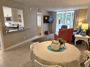 519 Albee Farm Rd, Unit 114 in Venice, FL - Building Photo - Building Photo