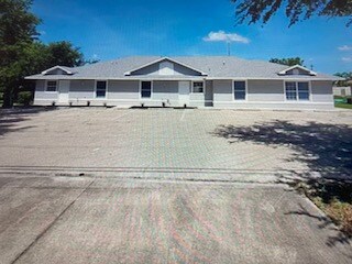 2912 SE Santa Barbara Pl in Cape Coral, FL - Building Photo