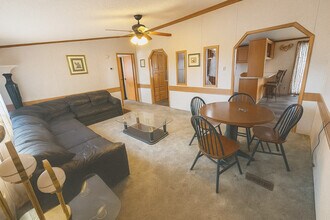 44 Heinle Rd in Swan Lake, NY - Building Photo - Building Photo
