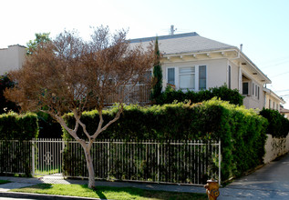 1747 Kenmore Ave in Los Angeles, CA - Building Photo - Building Photo