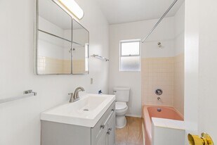 4745 18th Ave NE in Seattle, WA - Building Photo