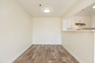 636 N HILL PLACE in Los Angeles, CA - Building Photo - Interior Photo