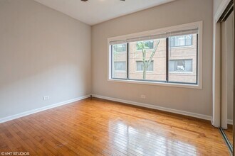 808 W Lakeside Pl in Chicago, IL - Building Photo - Building Photo