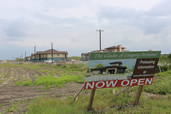 The Glades of Gregory in Gregory, TX - Foto de edificio - Building Photo