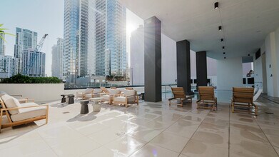 20 NW 2nd St in Miami, FL - Building Photo - Building Photo