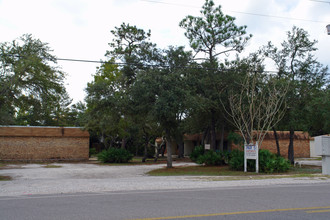 76 4th Ave in Shalimar, FL - Foto de edificio - Building Photo