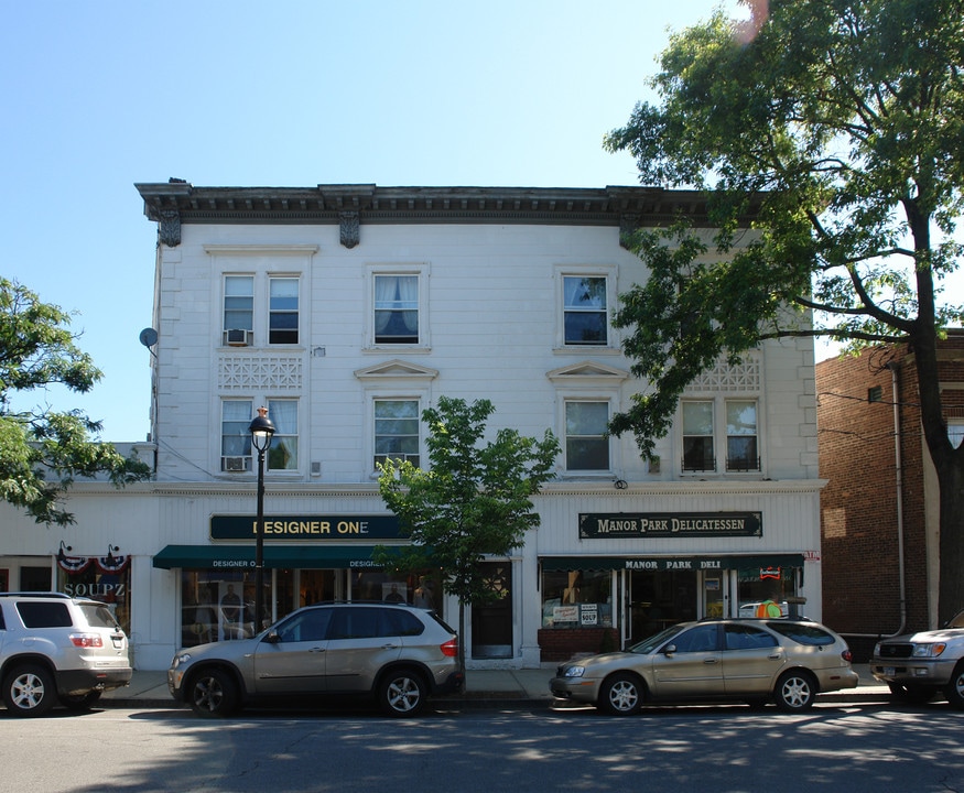 137-141 Larchmont Ave in Larchmont, NY - Building Photo