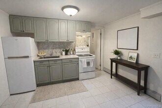 14 Kenneth Ave in Huntington, NY - Building Photo - Building Photo