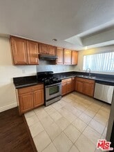 443 S Gramercy Pl in Los Angeles, CA - Building Photo - Building Photo