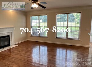 8531 Camberly Rd in Huntersville, NC - Foto de edificio - Building Photo