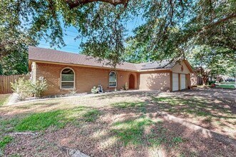 836 Springdale Rd in Bedford, TX - Building Photo - Building Photo