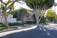 1162 N Poinsettia Pl in Los Angeles, CA - Building Photo - Building Photo