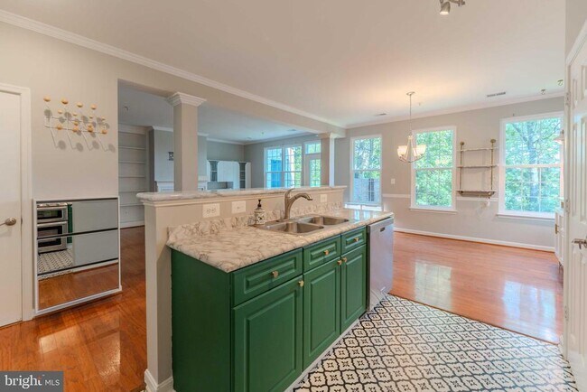 property at 2663 Manhattan Pl