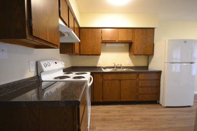 205 W Summerfield Ave in Leeton, MO - Building Photo - Building Photo