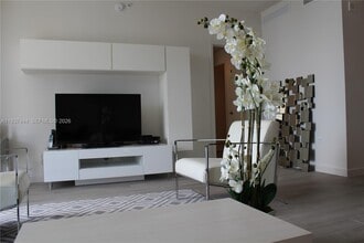 999 SW 1st Ave, Unit 2817 in Miami, FL - Foto de edificio - Building Photo