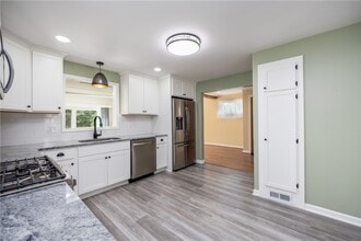 503 Pineview Dr in Webster, NY - Building Photo - Building Photo