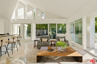 9150 Warbler Way in Los Angeles, CA - Building Photo - Building Photo