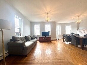 260 Aspinwall Ave, Unit 2 in Brookline, MA - Building Photo - Building Photo