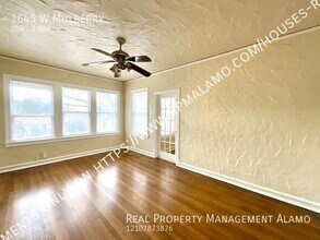 1645 W Mulberry Ave in San Antonio, TX - Building Photo - Building Photo