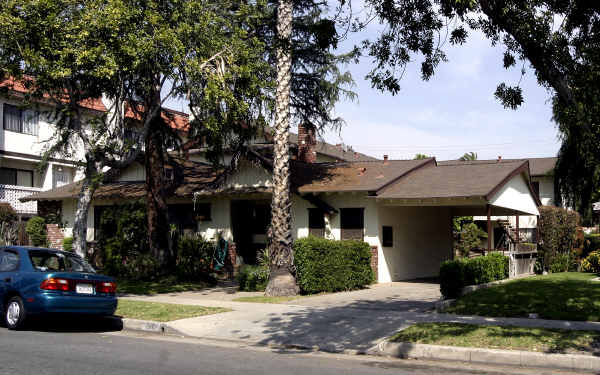 206 S Electric Ave in Alhambra, CA - Foto de edificio