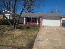 2013 Cleopatra Dr in Fenton, MO - Building Photo