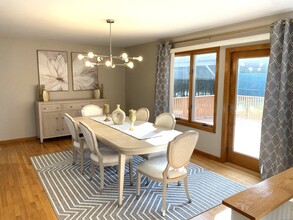 7 Sea Breeze Ave in Southampton, NY - Building Photo - Building Photo