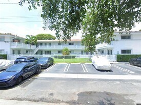 11630-11640 N Bayshore Dr in North Miami, FL - Building Photo