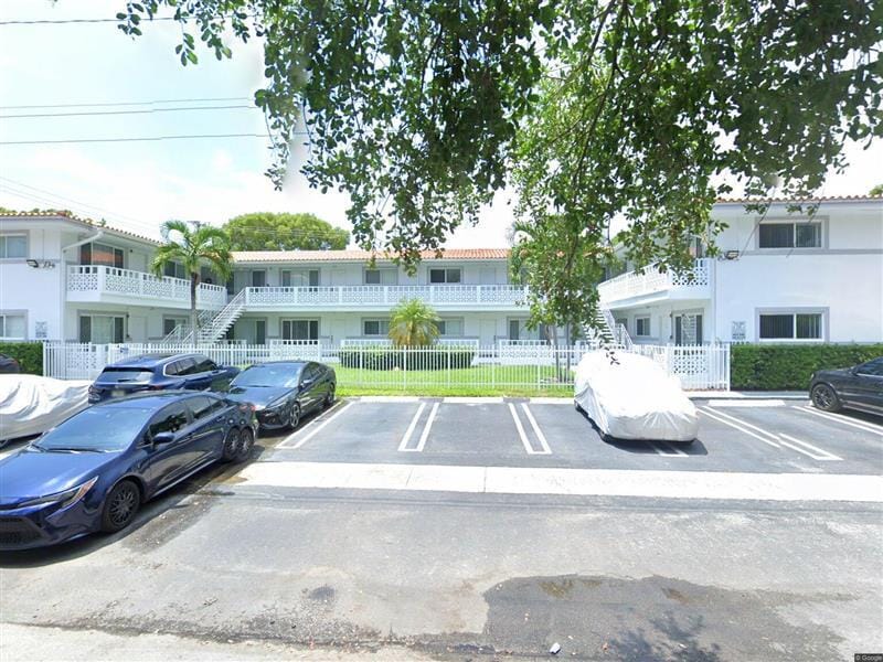 11630-11640 N Bayshore Dr in North Miami, FL - Foto de edificio