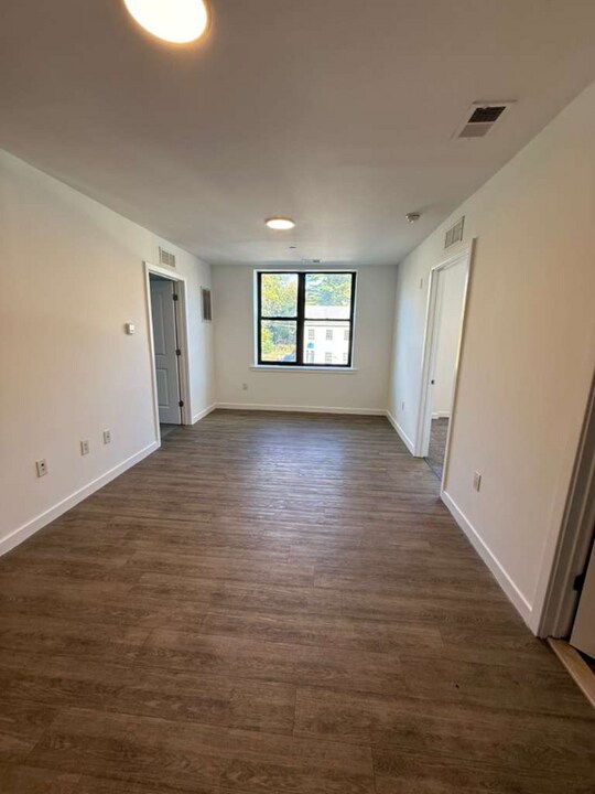 329 W State St in Trenton, NJ - Building Photo